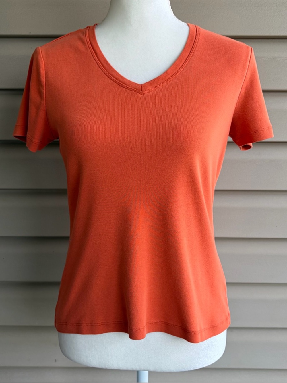 •EDDIE BAUER• Short Sleeve V-Neck Tee - Size Medium